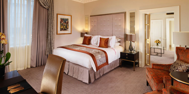 The_Dorchester_Stanhope_Suite_Bedroom_See_In_The_City