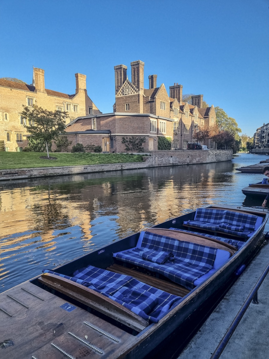 Cambridge Travel Guide