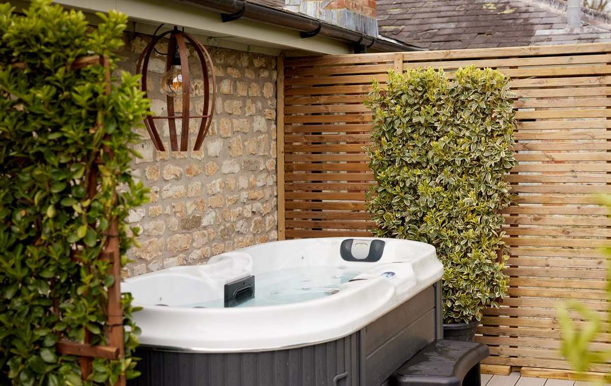 Bishopstrow hotel with hot tub