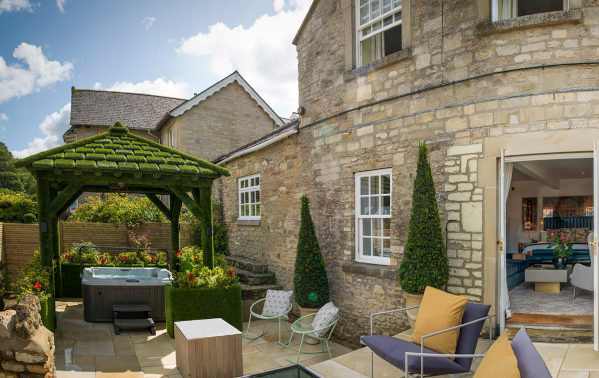 homewood hotel room with private hot tub uk,