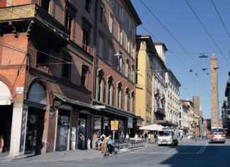 Bologna travel guide