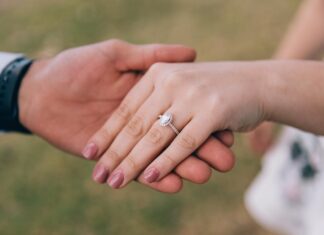 Oval Lab Diamond Engagement Rings