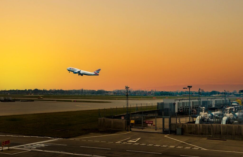 airplane taking off ways to spend layover heathrow