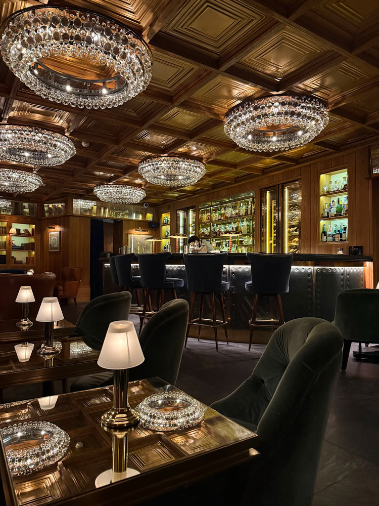 The Kensington Hotel Town House Restaurant Cirque du Soleil inspired meal